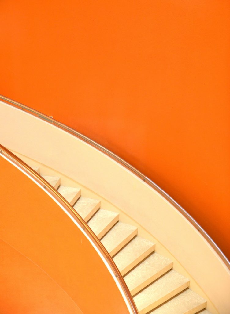 stair-inside-red-wall-zxbnbuncq1g